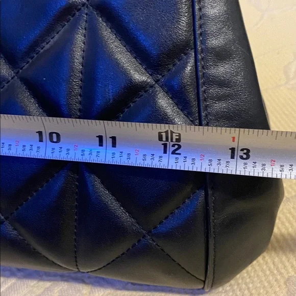 Coach Leather Black Handbag in nice condition, no damage - Picture 9 of 10